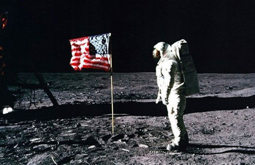 Armstrong'un Ay tozu 4 milyon dolar