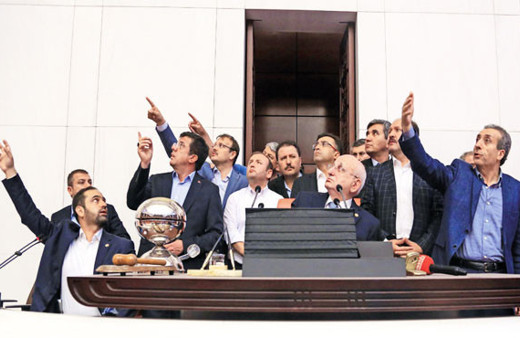 FETÖ'cüler 15 Temmuz'da TBMM'yi bu hale getirdi!