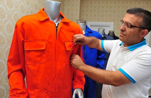 FETÖ'cülerin giymesi için 50 bin adet hibe edecek