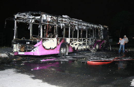  İstanbul'da İETT otobüsü cayır cayır yandı