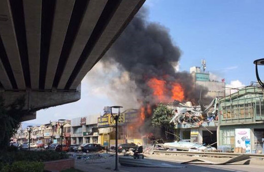 Sanayi sitesinde patlama yol kapatıldı yaralılar var
