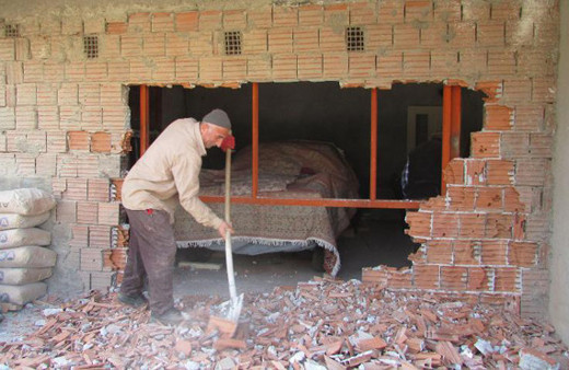 Binaya 'hapsettiği' otomobilini 37 yıl sonra çıkardı