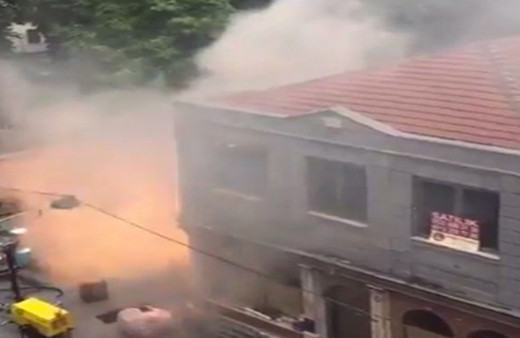 İstanbul Şişhane metro dumanlar yükseliyor