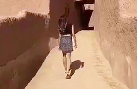 Mini etek giyen kız gözaltına alındı