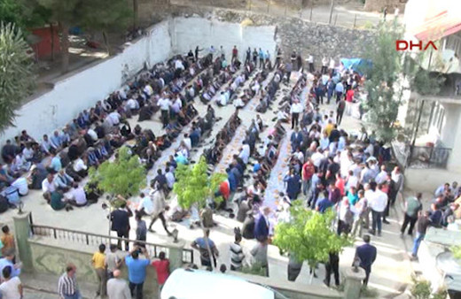 Böyle düğün görülmedi geline 100 bin TL altın takıldı!