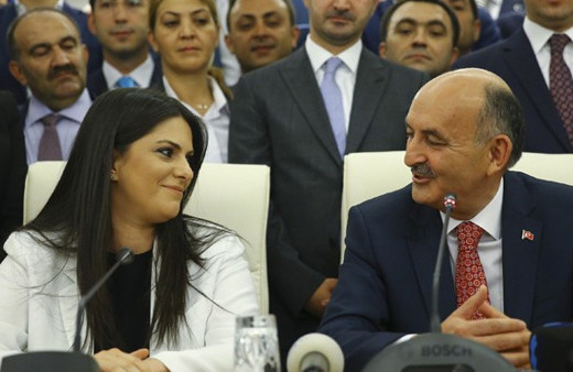 Jülide Sarıeroğlu Çalışma Bakanlığı'nda görevi böyle devraldı