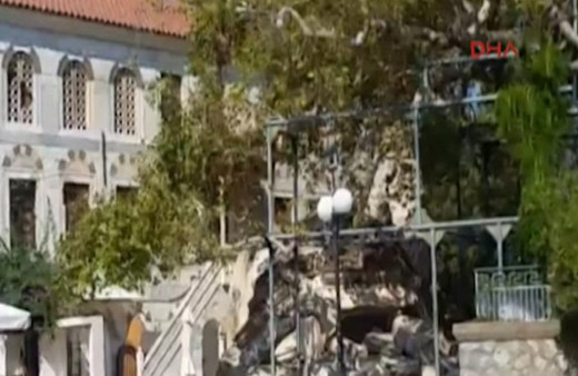 Ege depremi Yunanistan'da can aldı