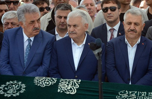 Bakan Arslan'ın kardeşi son yolculuğuna uğurlandı