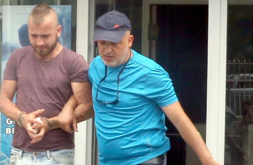 Bonzai satıcısı polisi görünce