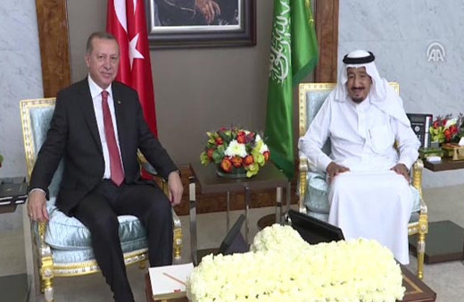  Erdoğan, Suudi Arabistan Kralı Selman bin Abdülaziz ile bir araya geldi
