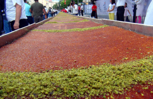1,5 tonluk künefe 20 dakikada  bitti