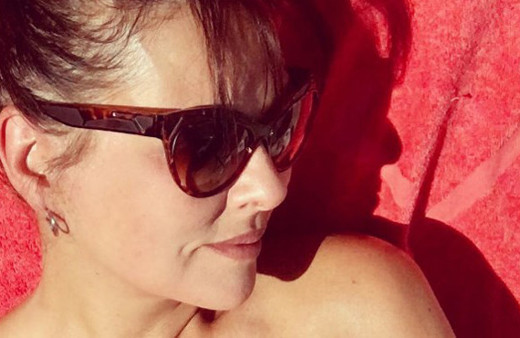 Aydan Şener’in bikinili hali genç kızlara taş çıkarttı