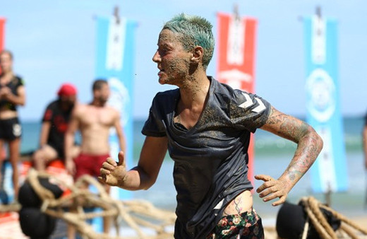 Survivor Berna Öztürk daha fazla dayanamadı terk etti