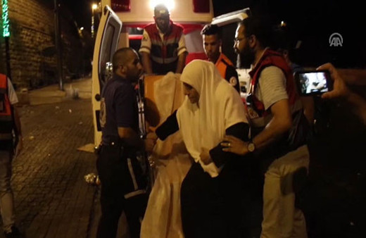  Mescid-i Aksa'nın kapısında namaz kılan cemaate müdahale: 13 yaralı