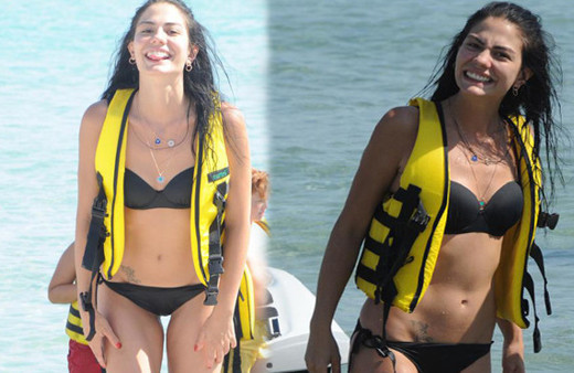 Demet Özdemir de bikinili görüntülendi! 