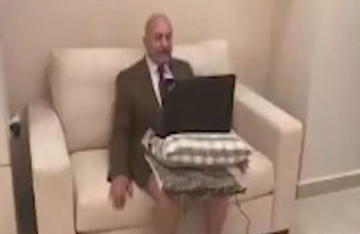 Ürdünlü siyasi analist Majid Asfour yayına pantolonsuz çıktı