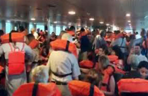 Vapurdaki korku ve panik anı kamerada