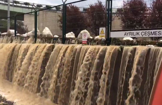 Ayrılık Çeşmesi durağı, Ayrılık şelalesine döndü!