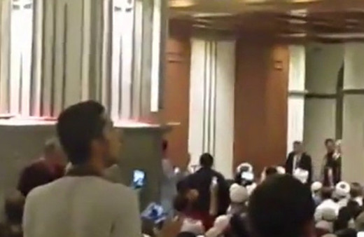 Hulusi Akar Millet Camii'nde sabah namazı kıldı