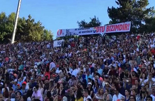 ODTÜ'lü öğrenciler mezuniyet töreninde rektöre sırtını döndü