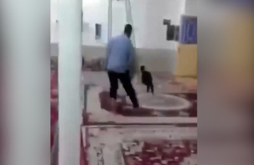 Camiye namaz esnasında keçi girerse...