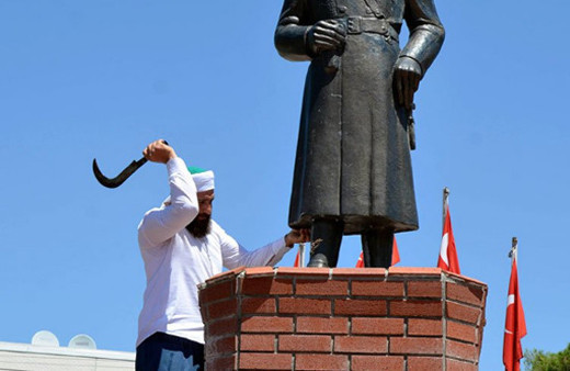 Atatürk heykeline dinci saldırı provokasyon mu işte açıklamalar