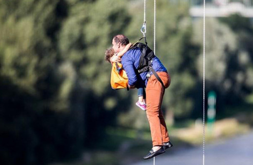 Saatlerce kurtarılmayı beklediler