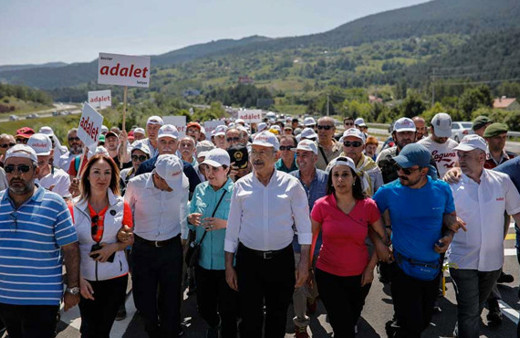Acı haberi alan CHP Genel Başkan Yardımcısı yürüyüşü bıraktı