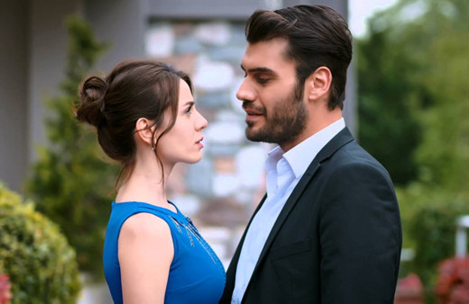 Başak Parlak kimdir Şevkat Yerimdar'daki Esin'e bir de böyle bakın