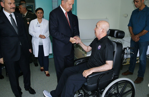 Erdoğan 15 Temmuz gazilerini hastanede ziyaret etti