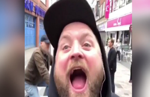 Sevdiğiniz müziğe eşlik ederken dışarıdan gözüken durum