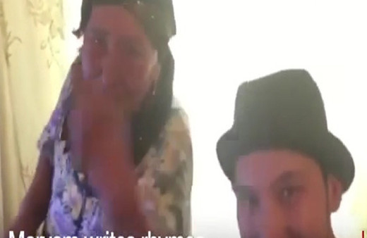 78 yaşındaki rapçi Kazak babuşkayla tanışın