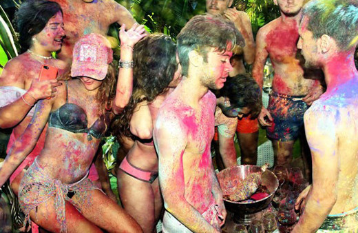 Tatil beldelerindeki rengarenk eğlence