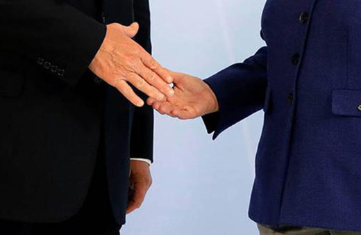 Günlerce konuşulan tokalaşma krizi aşıldı: İşte o an!