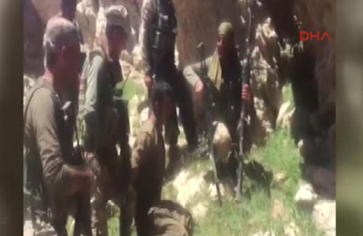 TSK görüntüleri yayınladı! PKK'lı terörist böyle teslim oldu