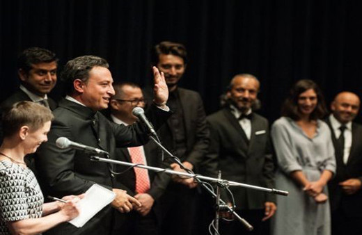 Onur Saylak Tuba Büyüküstün'ü yok sayıyor!