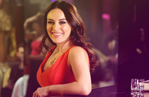 Ezgi Mola zayıfladı imaj değişikliğine gitti son haline bakın 