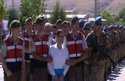 İşte FETÖ'nün sivil imamları Kemal Batmaz en önde getirildi!