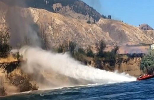 Sürat teknesiyle yangın söndürdü