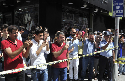 Gören telefona sarıldı saniyeler sonra patladı