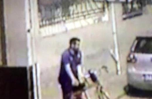 Şortlu kızı gördü sokakta mastürbasyon yaptı