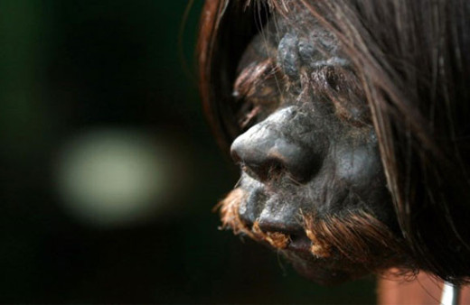 Düşmanlarının kafalarını kesip küçültüp anahtarlık yapıyorlar