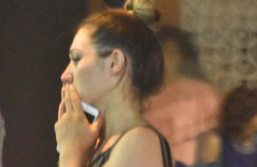 Hırsızlarla uzun süre yalnız kalan genç kız şoka girdi