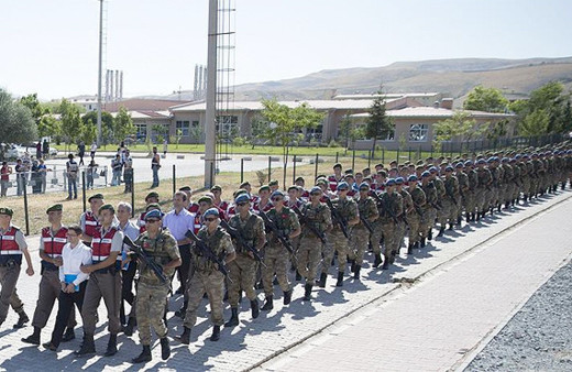 FETÖ'cü albayın yanıtı duruşma salonunu karıştırdı