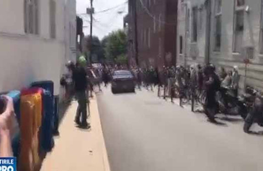 ABD’de otomobil göstericilerin arasına daldı: Yaralılar var