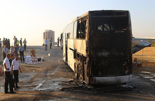 Hareket halindeki yolcu otobüsü alev aldı