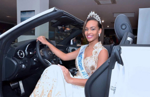 Dövmesini gizledi tacından oldu