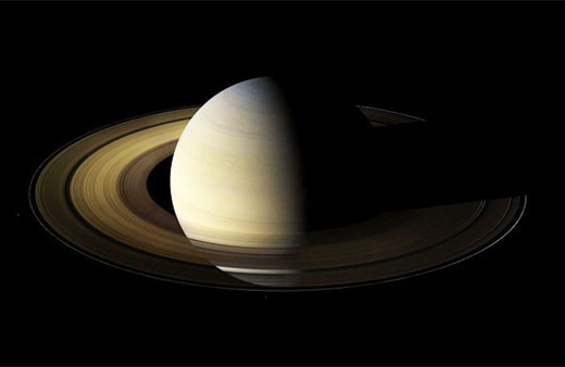 Cassini, Satürn'le en yakın temasını kurdu