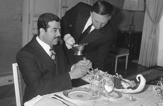 Bu fotoğraf kafa karıştırdı Saddam'a hizmet eden garson o isim şok