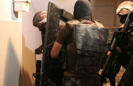 İstanbul'da 22 adrese şafak baskını